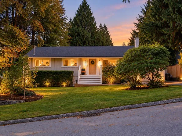 1361 E 15th St, North Vancouver, BC V7J 1K9