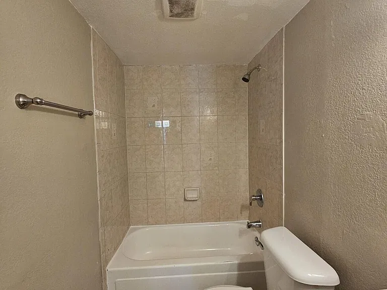 4324 NW 9th Ave #6-1C — Photo 8