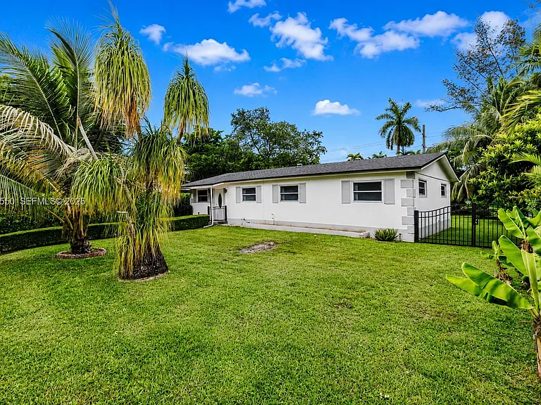 6255 SW 62nd Ct — Photo 31