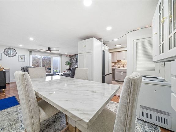 4th image of 502 Oak St APT 9
