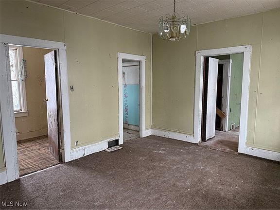 5th image of 3111 W 31st St