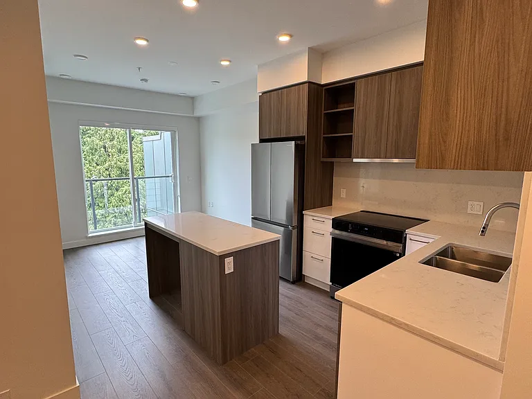 82 1st St — Photo 3