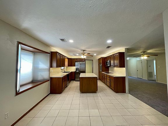 Big Kitchen new appliances.