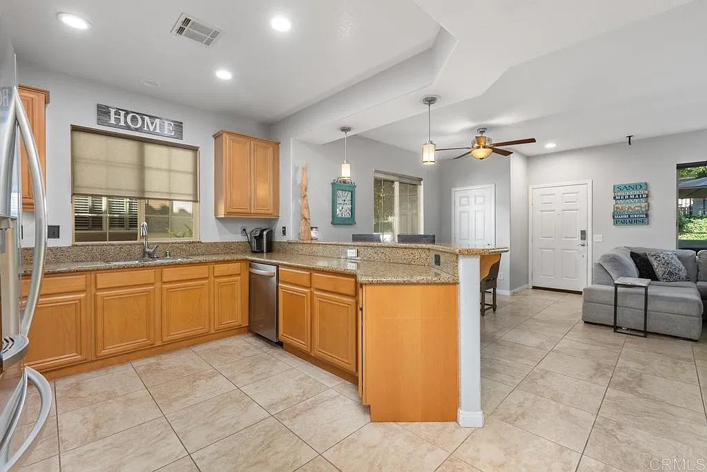 3 bed, 2.5 bath, 1400 sqft, $3,750 — Photo 4