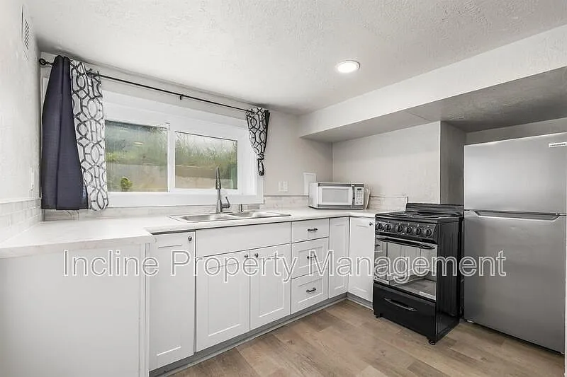 2 bed, 1.0 bath, 1282 sqft, $1,000 — Photo 3