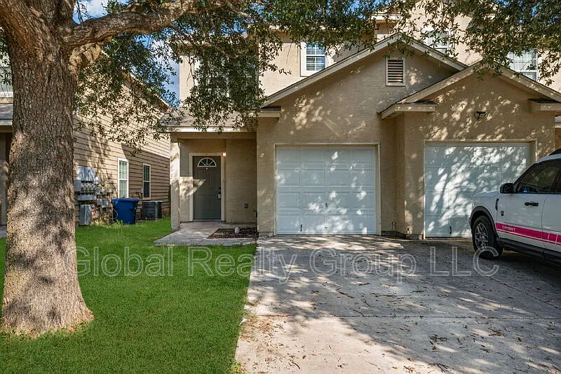 3 bed, 2.5 bath, 1265 sqft, $1,300 — Photo 2