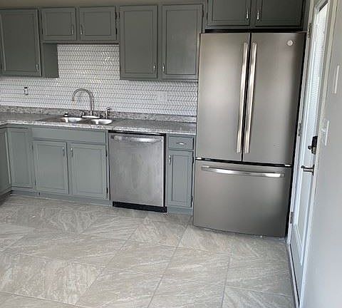 4th image of 805 Valerie Ln