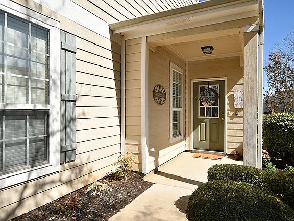3rd image of 212 Bonham Loop