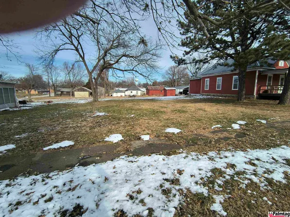 516 9th St, Pawnee City, NE 68420