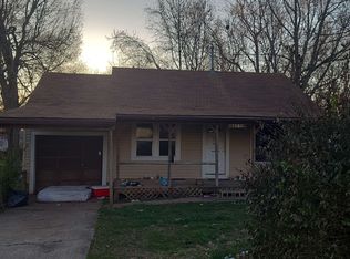 1964 E Cherry Street Ct, Springfield, MO 65802