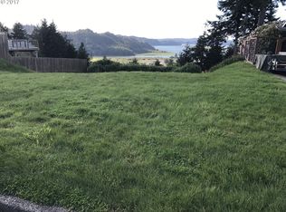 772 Crestview Dr, Reedsport, OR 97467