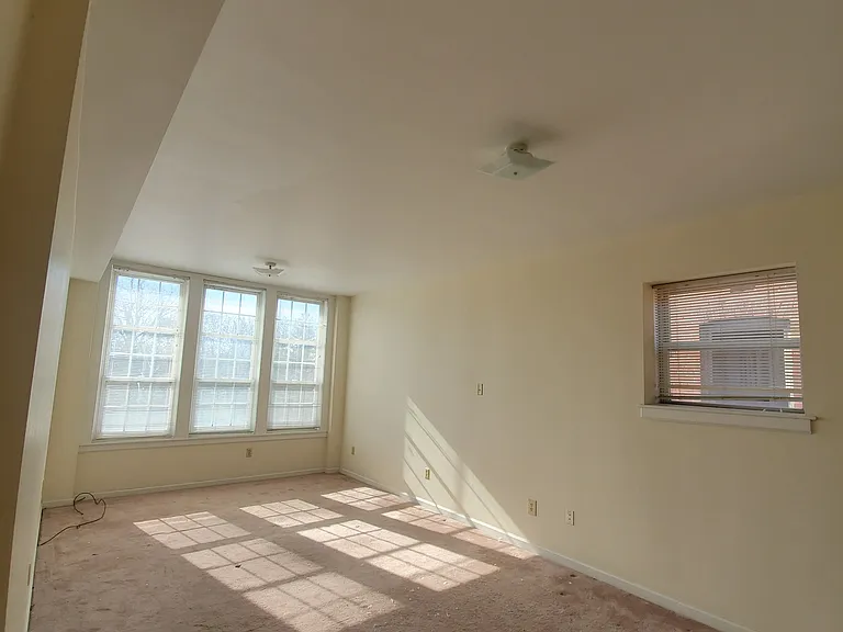 5788 Pershing Ave #3W — Photo 11