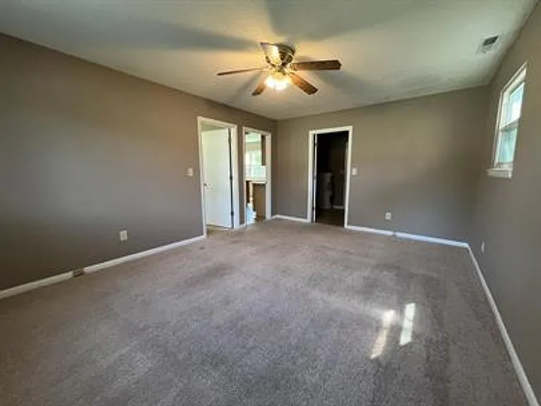 504 Holly Ct — Photo 7