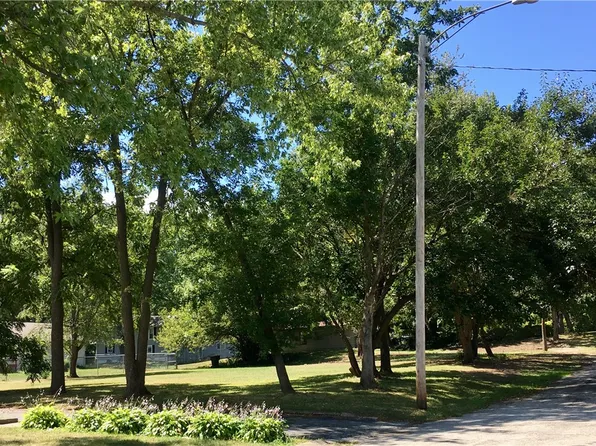 9 Dawn Ave, Danville, IL 61832