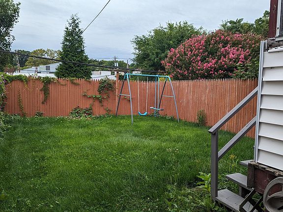 4th image of 903 N Lincoln St