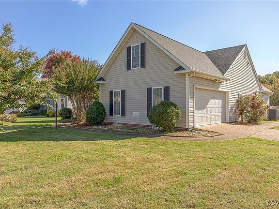 3rd image of 11212 Oakstone Dr