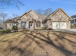 1096 Harbor Landing Dr, Soddy Daisy, TN 37379