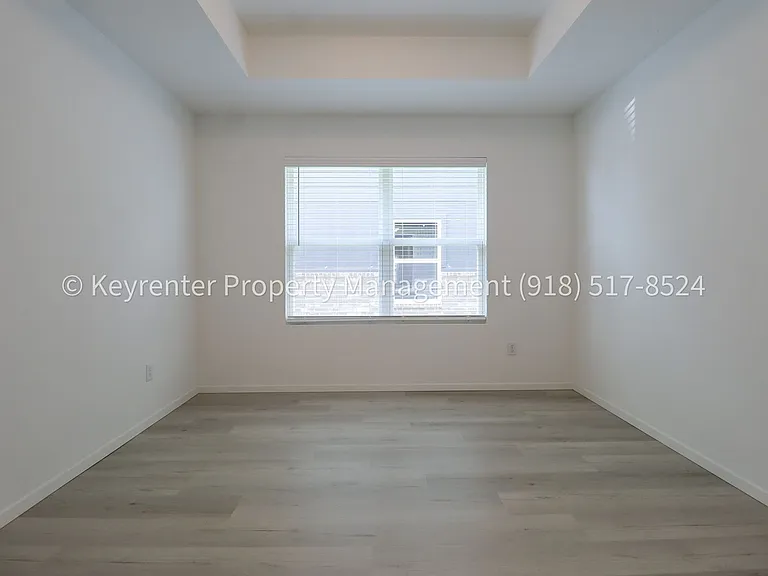 2908 S Redwood Ave — Photo 21