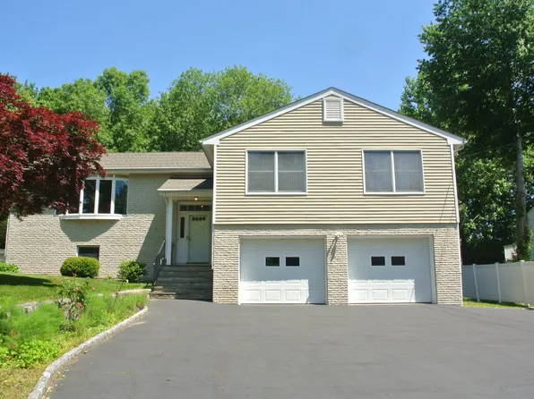 302 Westwood Rd, Stamford, CT 06902