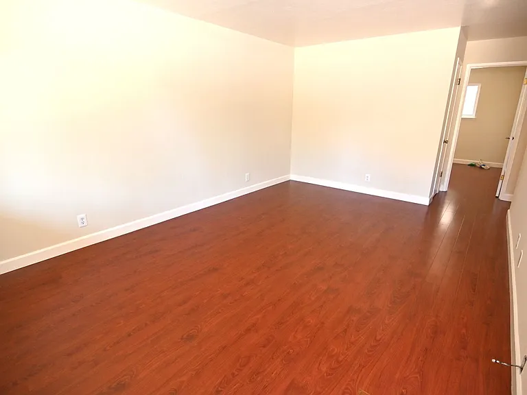 631 Bolton — Photo 7