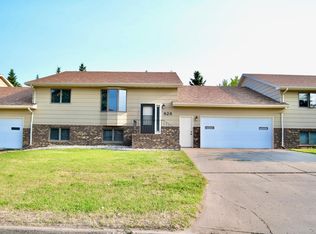 925 28th Ave SW, Minot, ND 58701