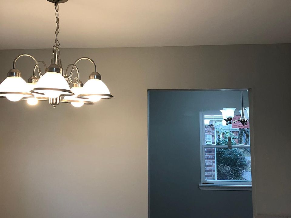 Eat in kitchen and dining area