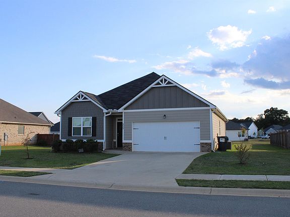 4th image of 215 Barnyard Way