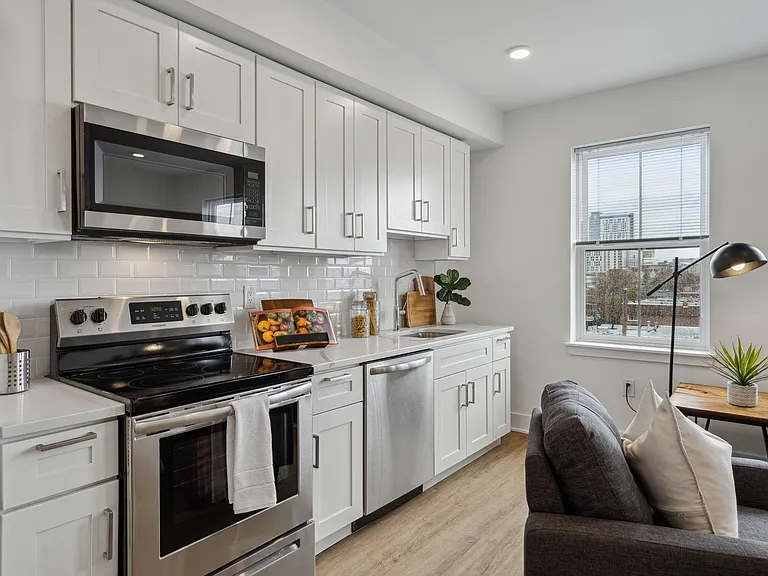 1201 W Girard Ave — Photo 15