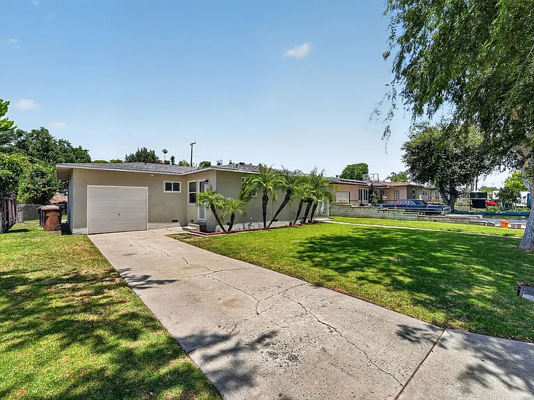 1737 Jacaranda Pl — Photo 3