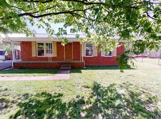 26 Meadow Ln, Huntington, WV 25704