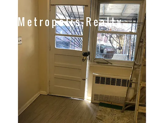 Rented by Metropolis International Realty Inc. | media 14