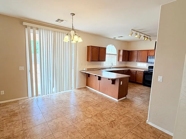 44989 W Woody Rd — Photo 5