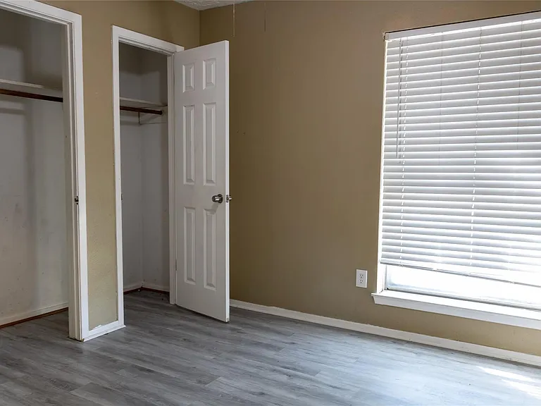 8215 Lone Bridge Ln — Photo 12