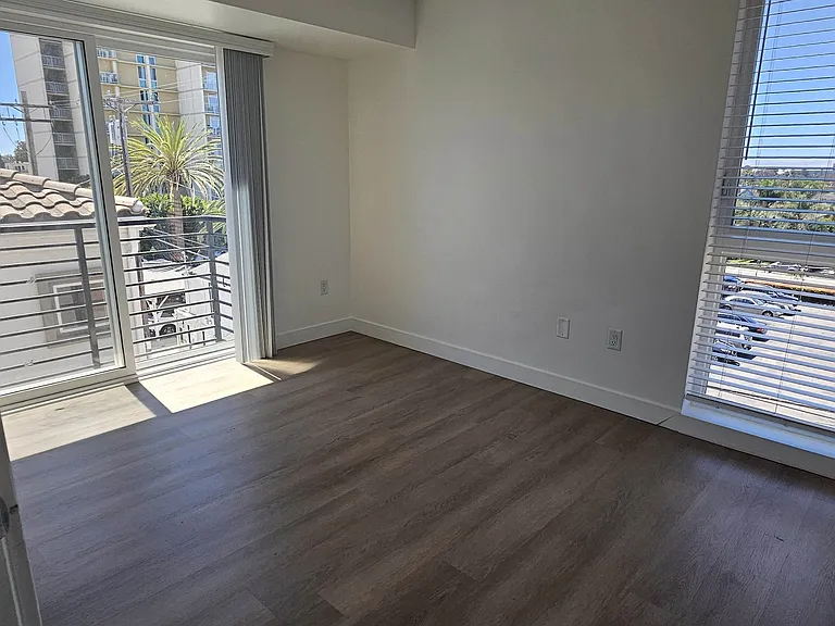 Indiana Street Apartments — Photo 2