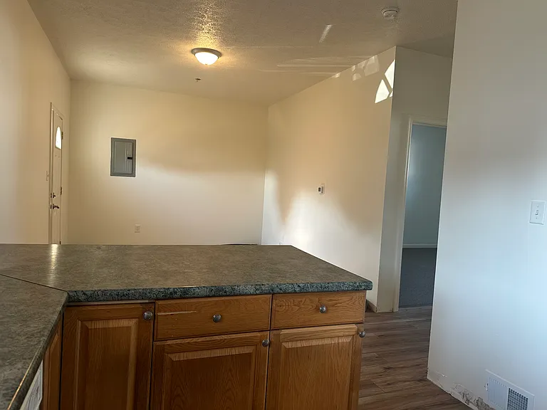 113 Monroe Way — Photo 2