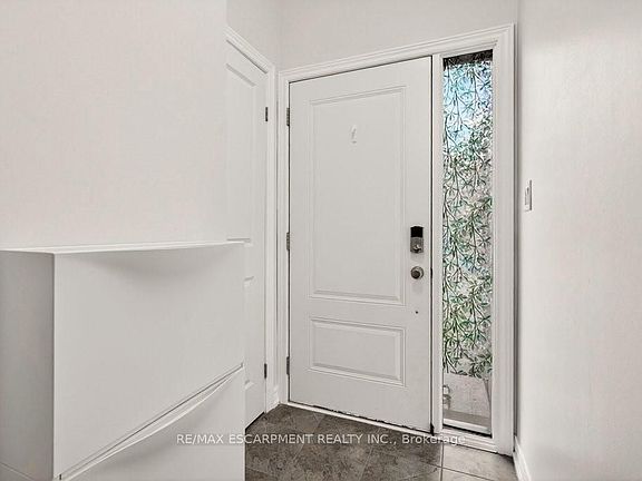 4th image of 377 Glancaster Rd #16