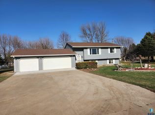 48103 Spring Valley Pl, Brandon, SD 57005