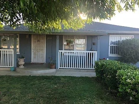 2924 S Pock Ln photo 1