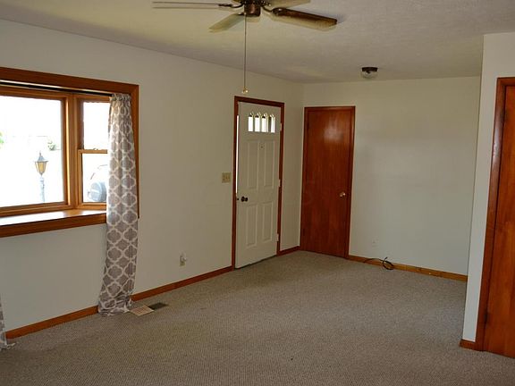 5th image of 126 N Eastwood Ave