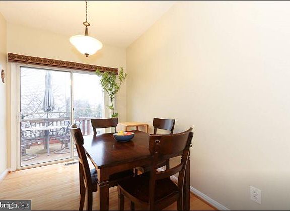 3rd image of 13033 Park Crescent Cir