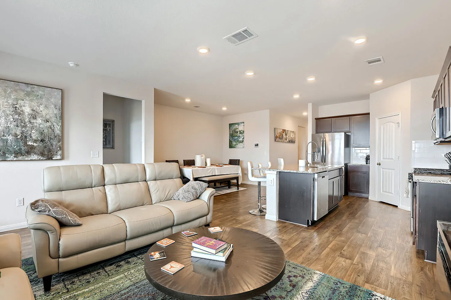 4 bed, 1736 sqft, $2,450 — Photo 4