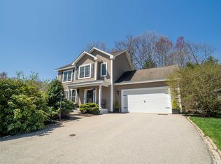 28 Blueberry Dr, Manchester, NH 03102