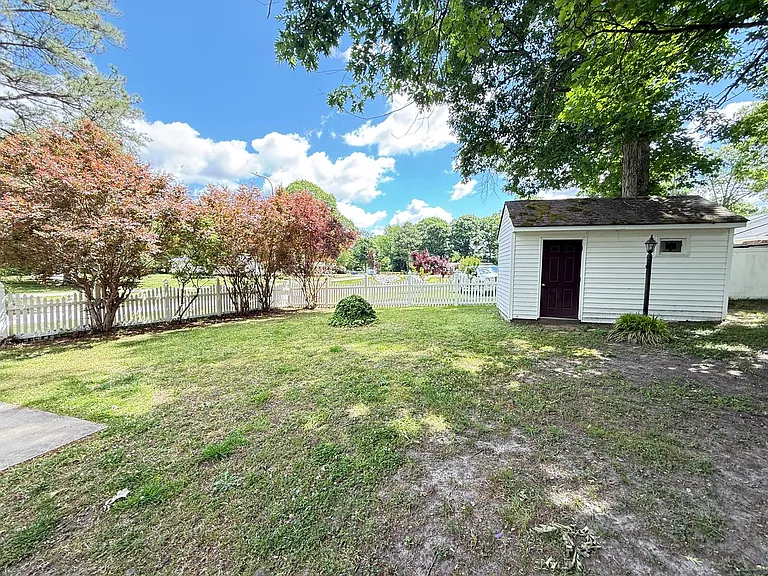209 Oak Forest Dr — Photo 9