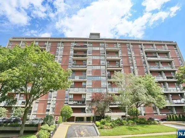 4 Horizon Rd APT 1027, Fort Lee, NJ 07024
