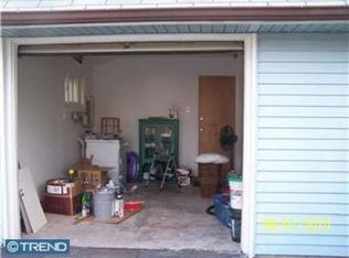 61 Canoe Birch Rd, Levittown, PA 19057