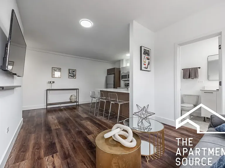 1556 W Hollywood Ave #305 — Photo 12