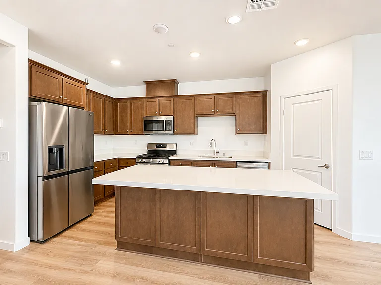 1460 Hummingbird Way — Photo 4