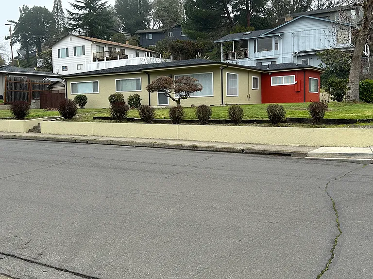 1919 NW Kline St — Photo 25