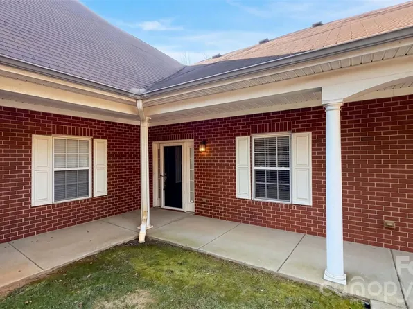7175 Somerset Springs Dr, Charlotte, NC 28262