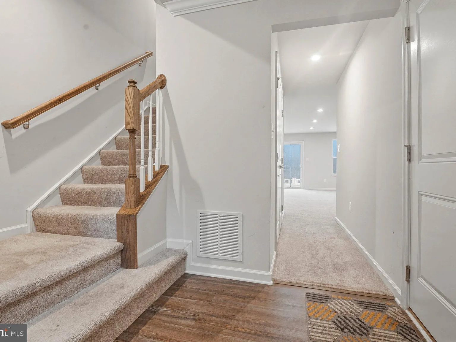 3 bed, 2.5 bath, 2320 sqft, $3,100 — Photo 4